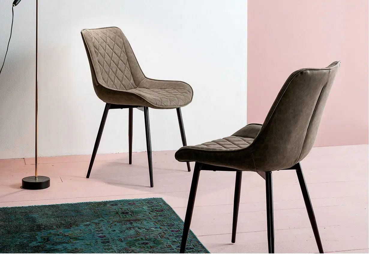 Devina Nais Devina Nais