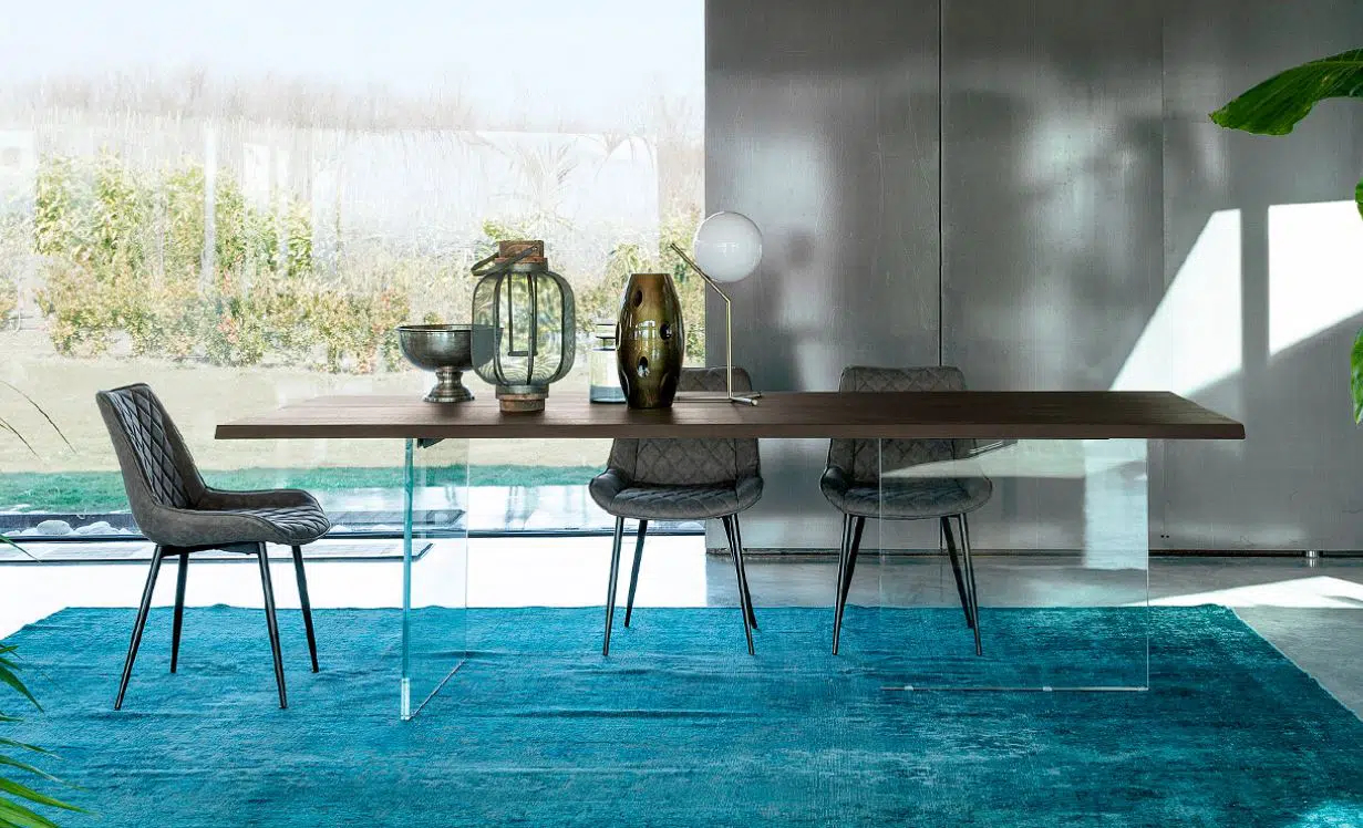 Devina Nais Devina Nais