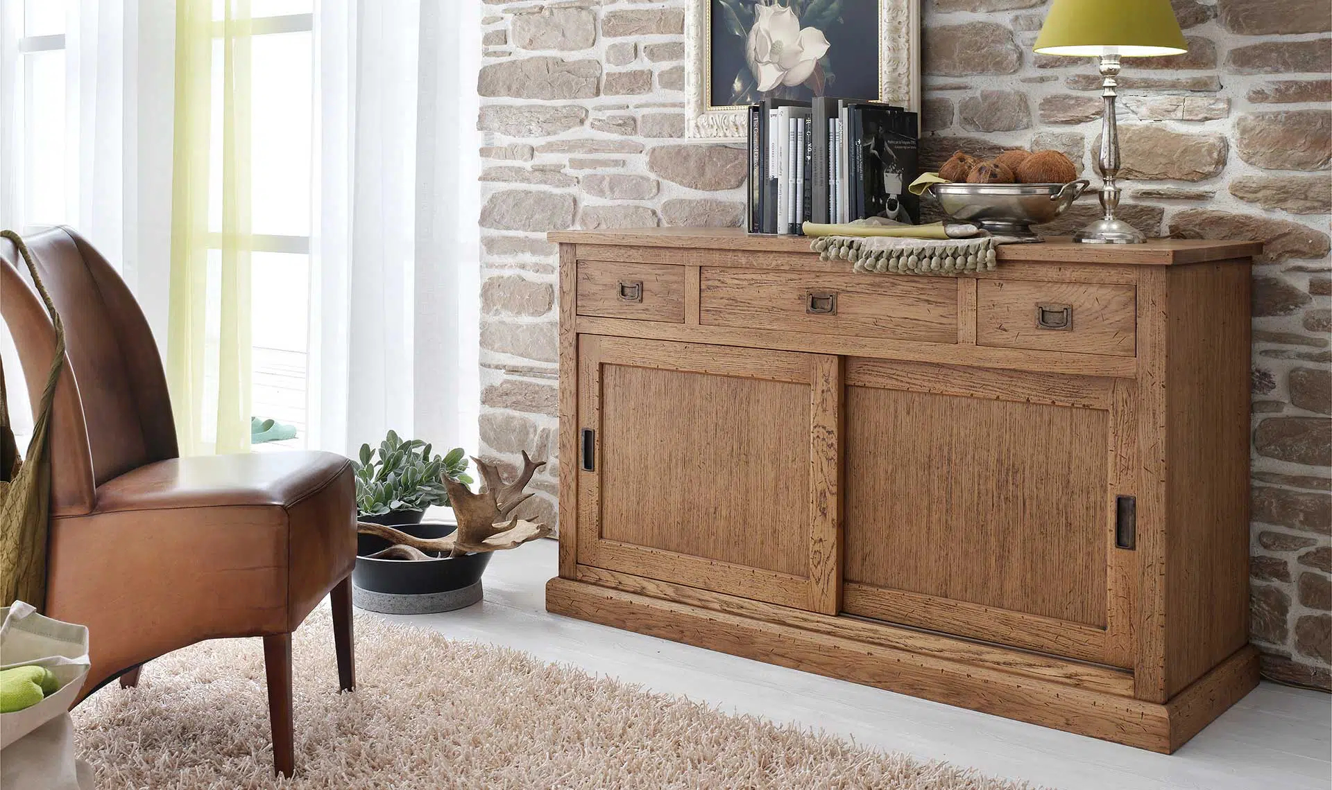 Devina Nais Devina Nais